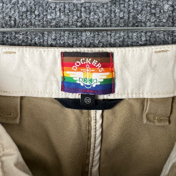 Dockers Shorts Men's 32 Pride Castro‎ Slim Fit Khaki Casual Summer Colorful - Picture 4 of 9